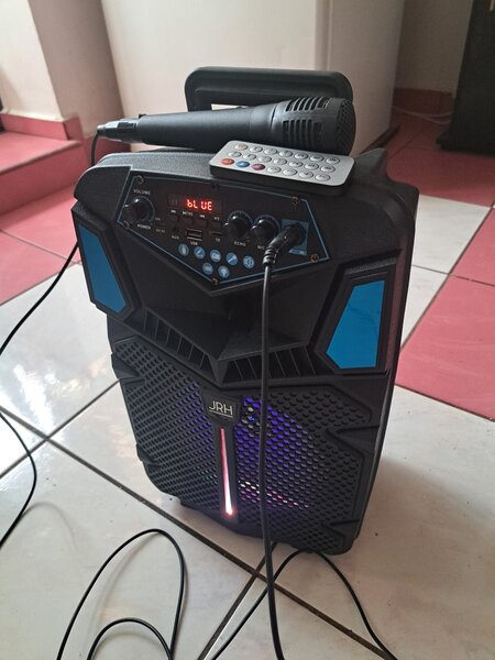 Boxa portabila bluetooth,