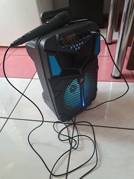 Boxa portabila bluetooth,