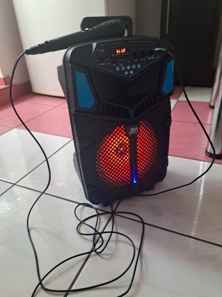 Boxa portabila bluetooth,